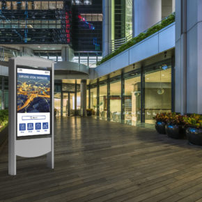 Easing Holiday Travels with Digital Signage Easing Holiday Travels with Digital Signage