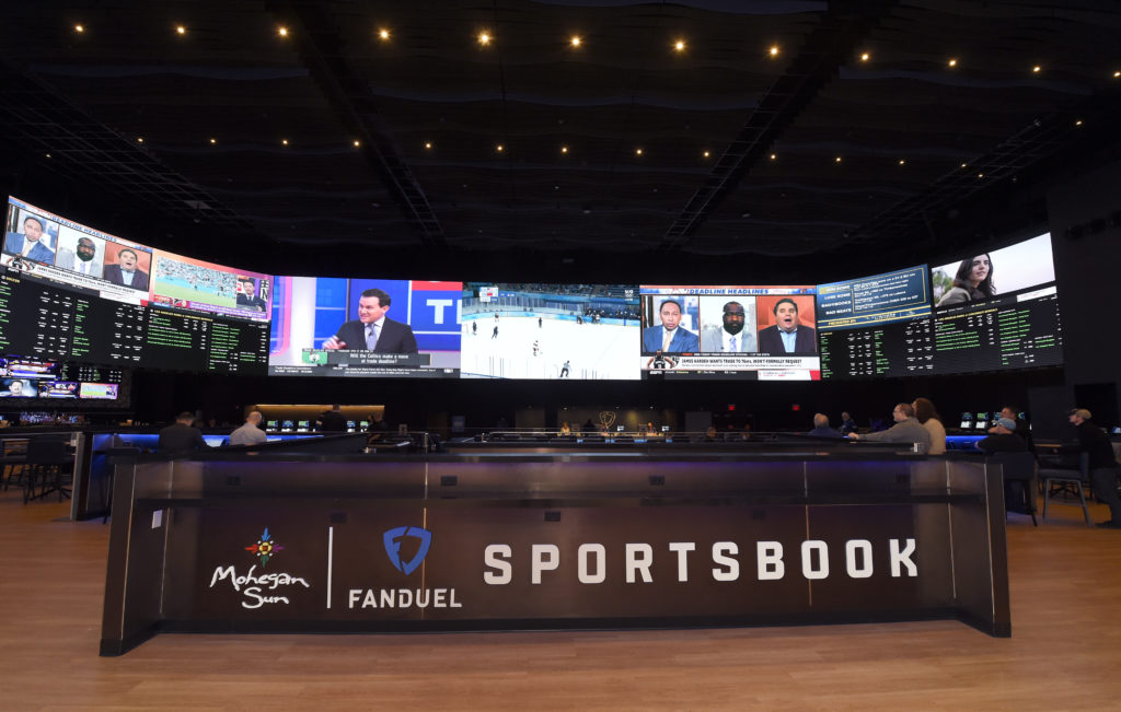 SEAMLESS Bespoke mounting system at Mohegan Sun FanDuel Sportsbook